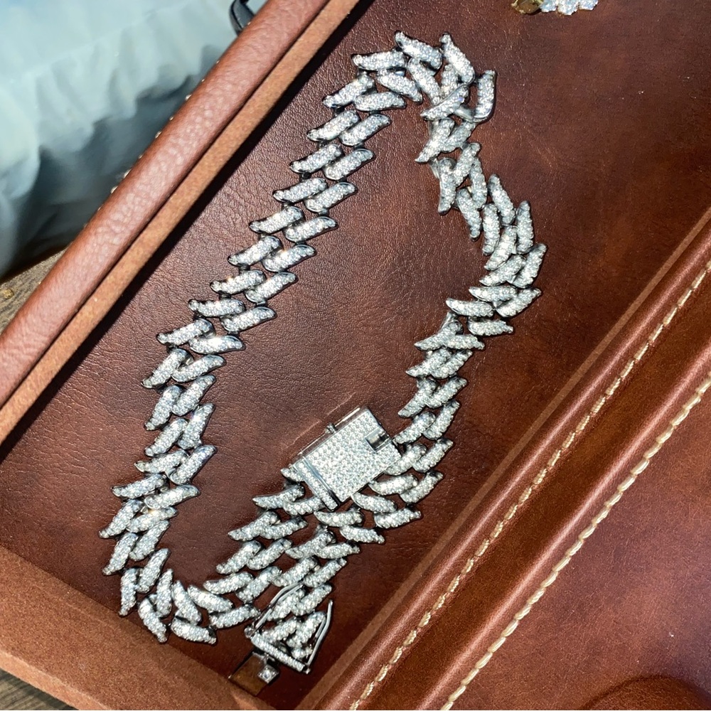 Elegant Silver Necklace